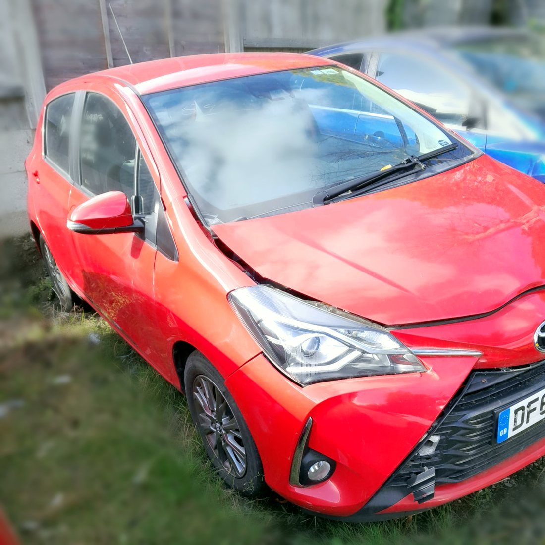 Red Toyota Yaris 1.5